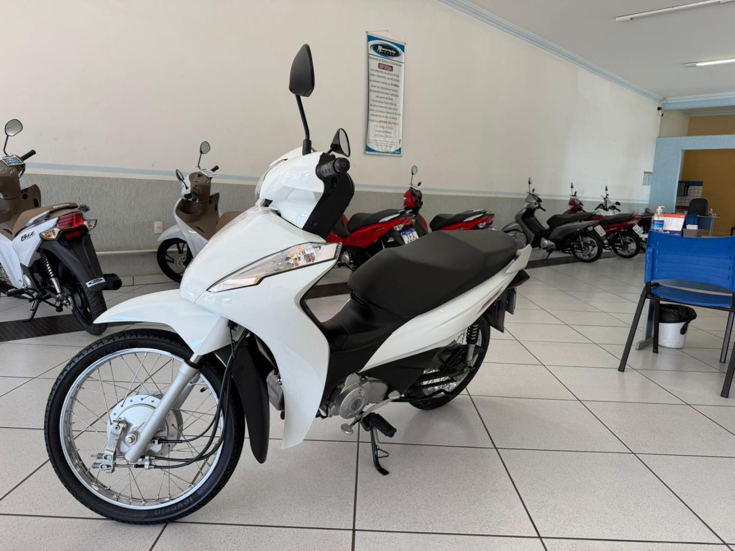 110i image 3