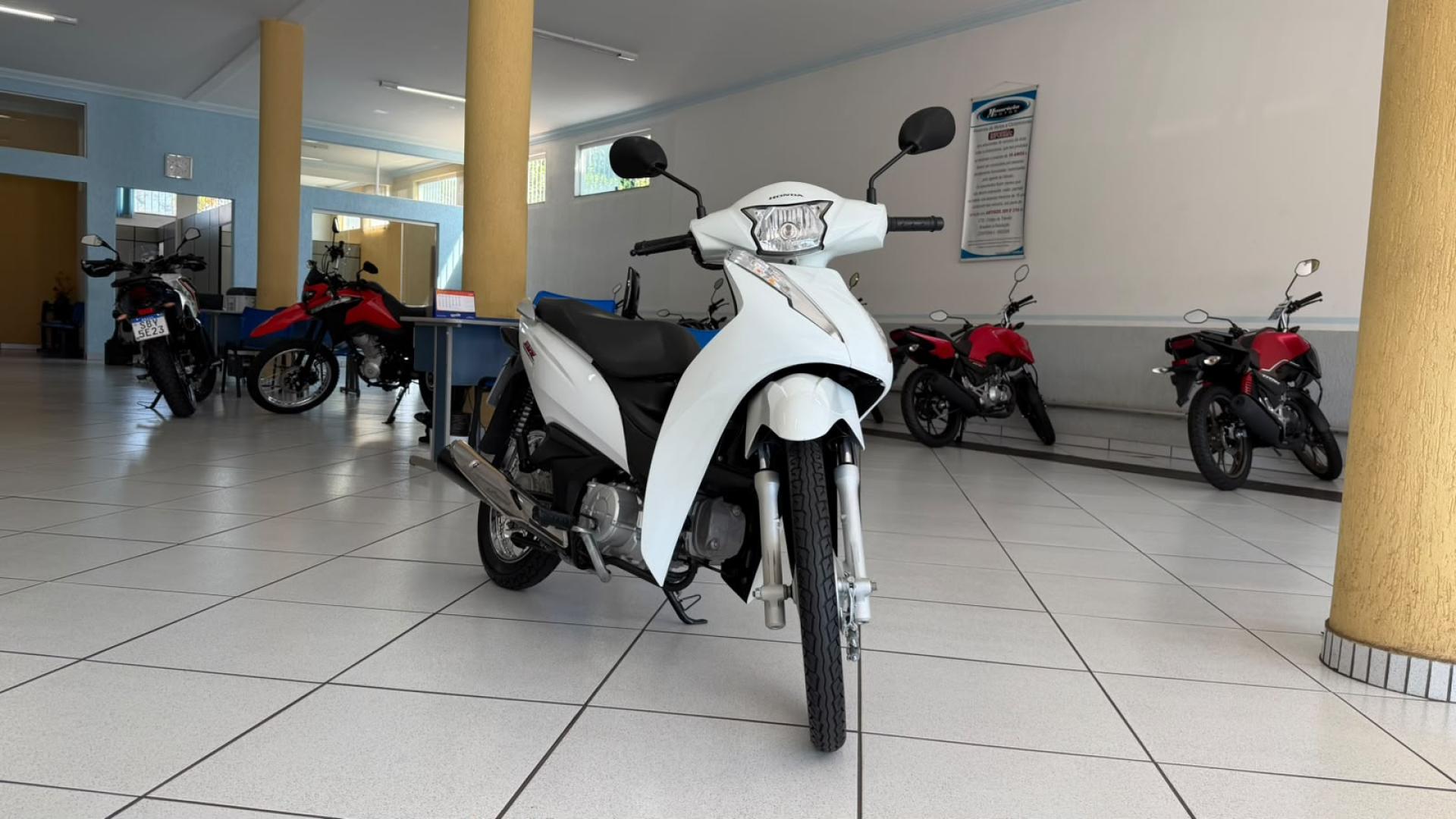 110i image 4
