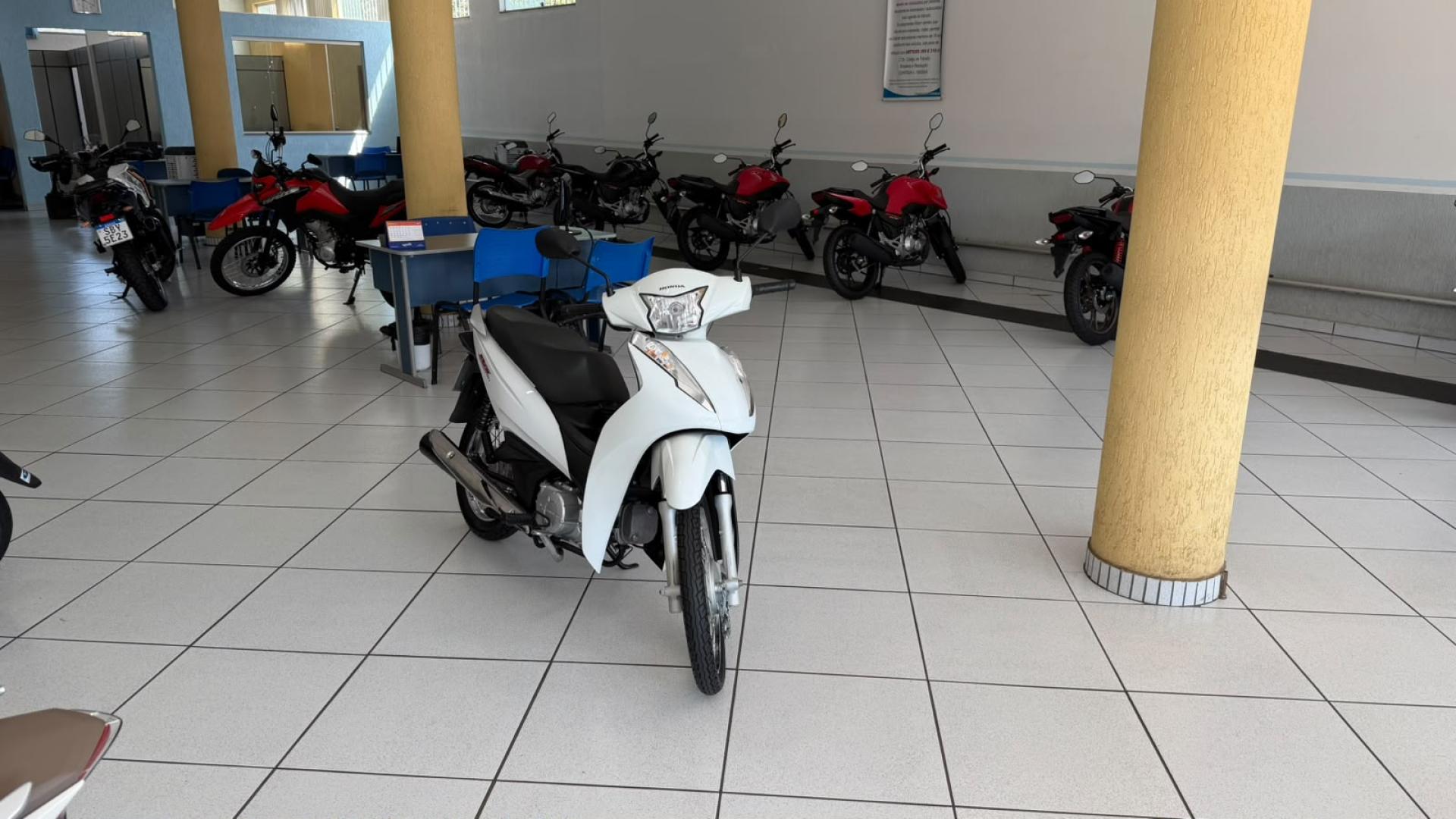 110i image 0