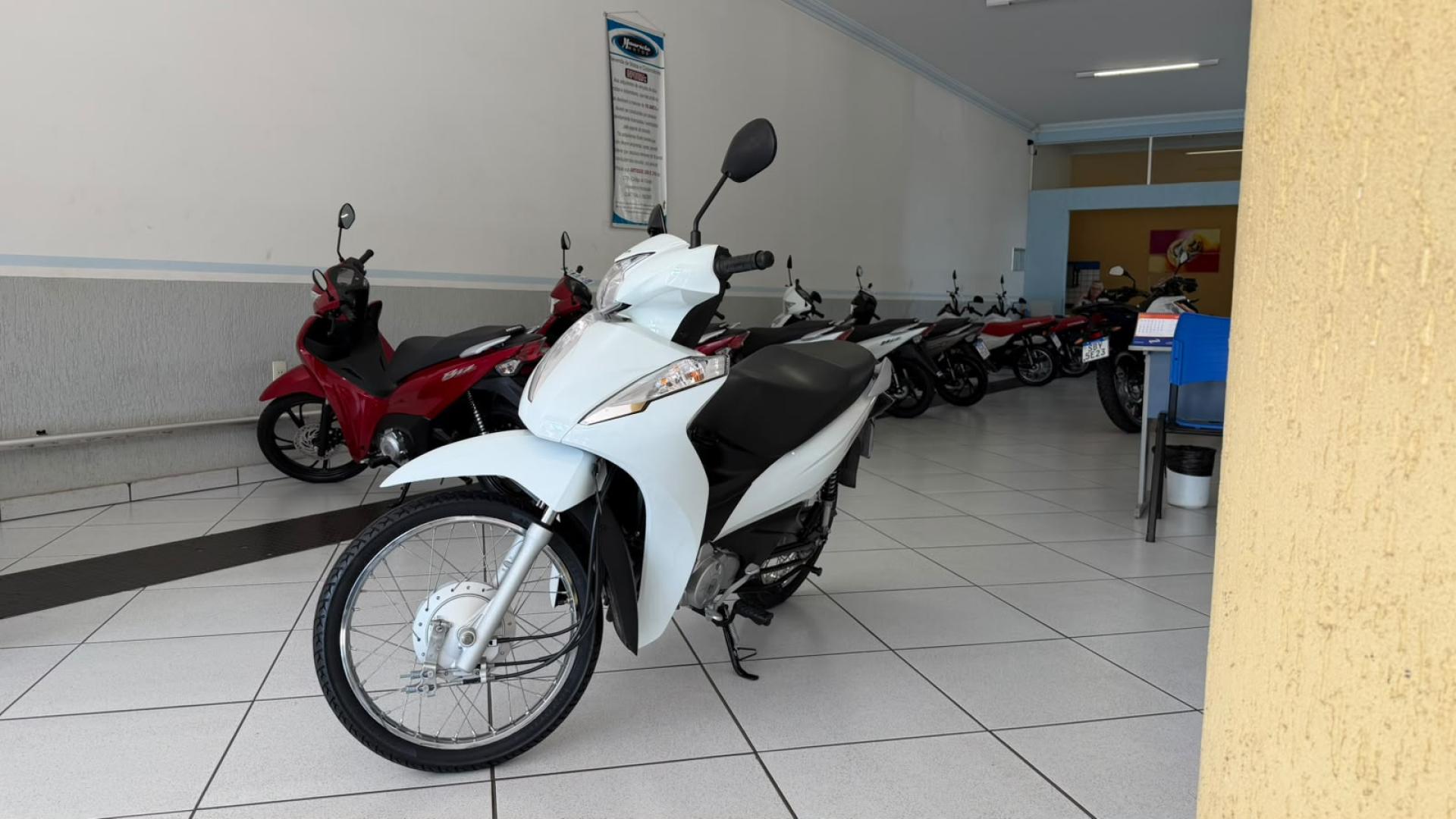 110i image 3
