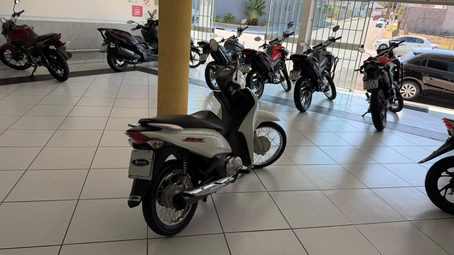 110i image 5