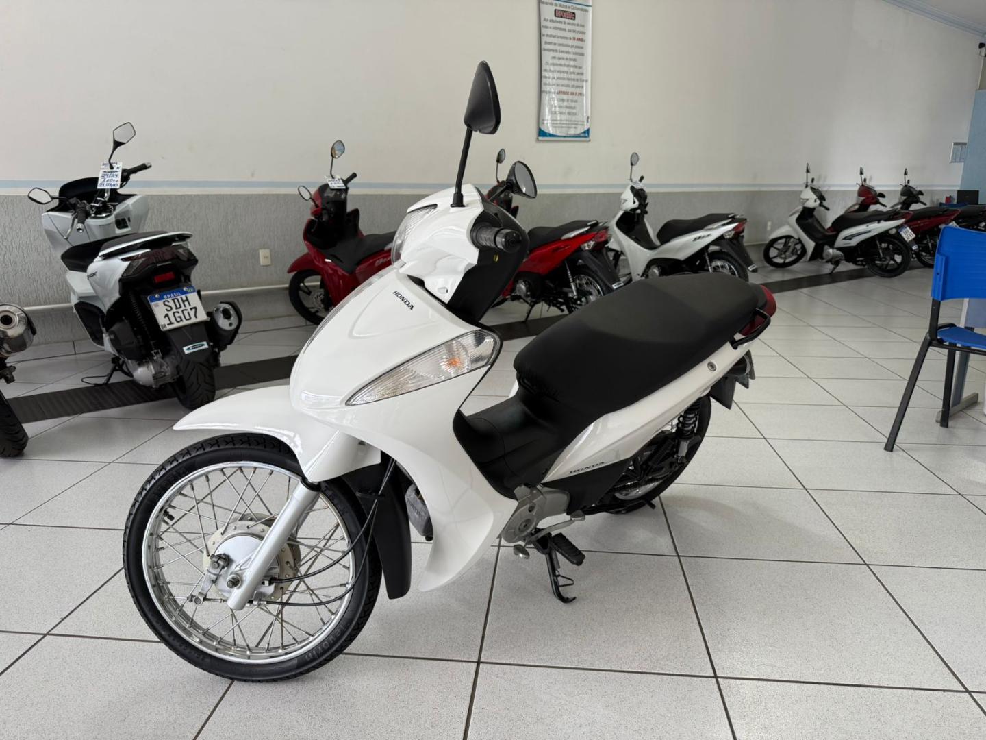 110i image 3