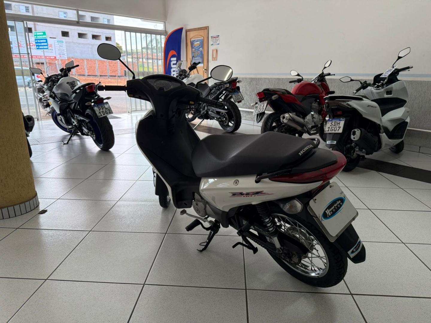 110i image 6