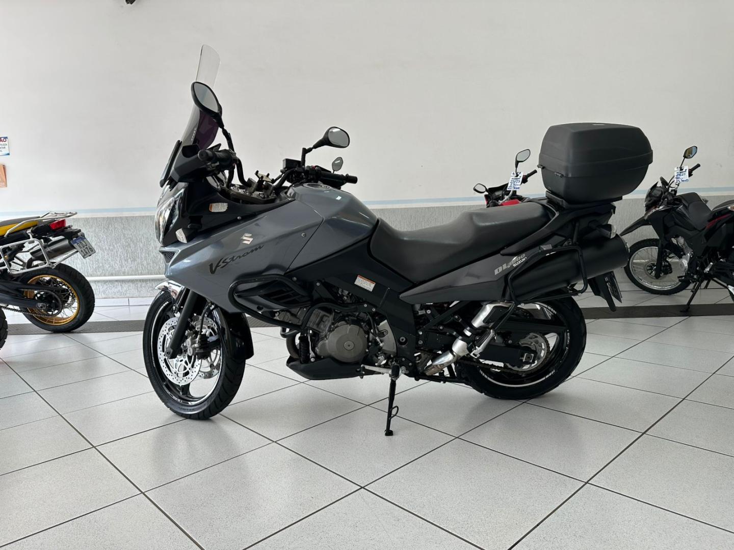 1000 V-STROM image 2