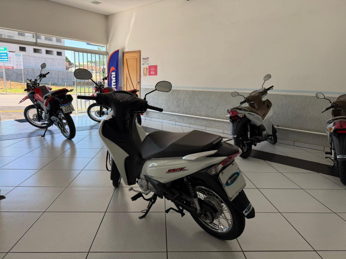 110i image 6