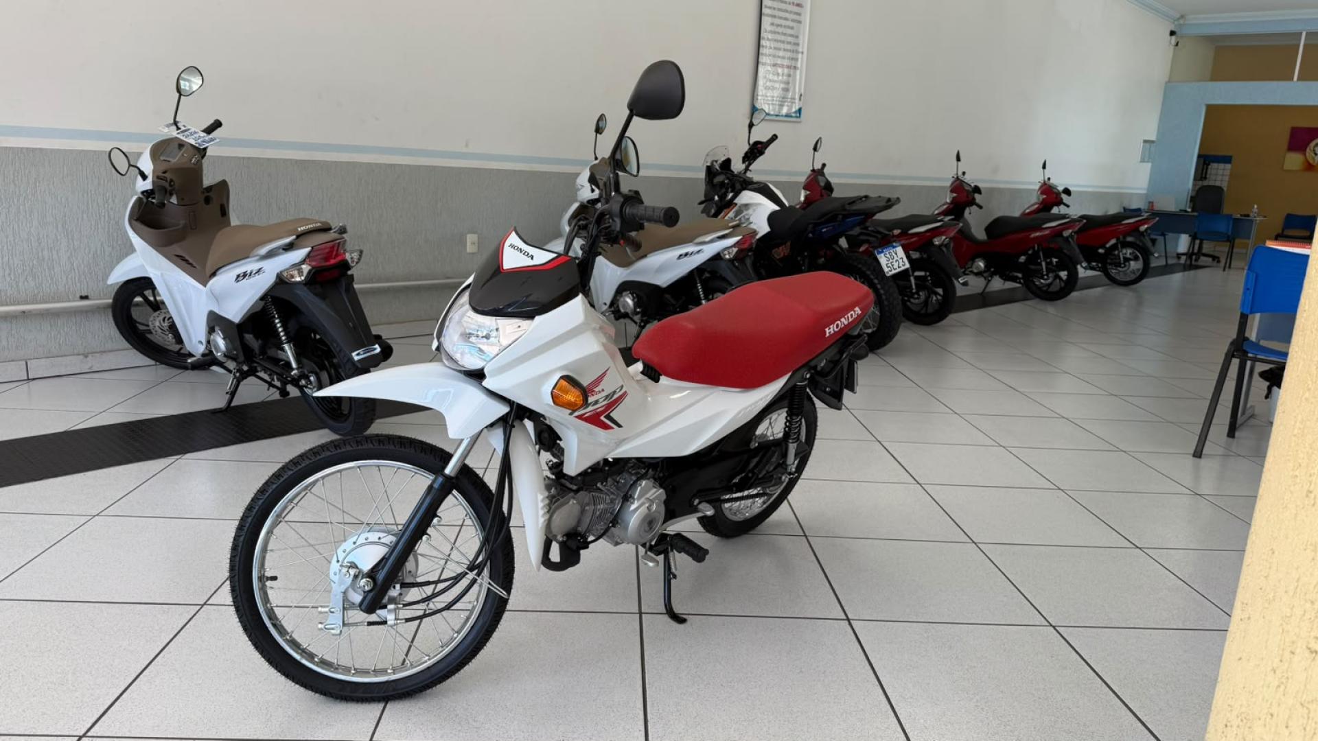 110i image 3
