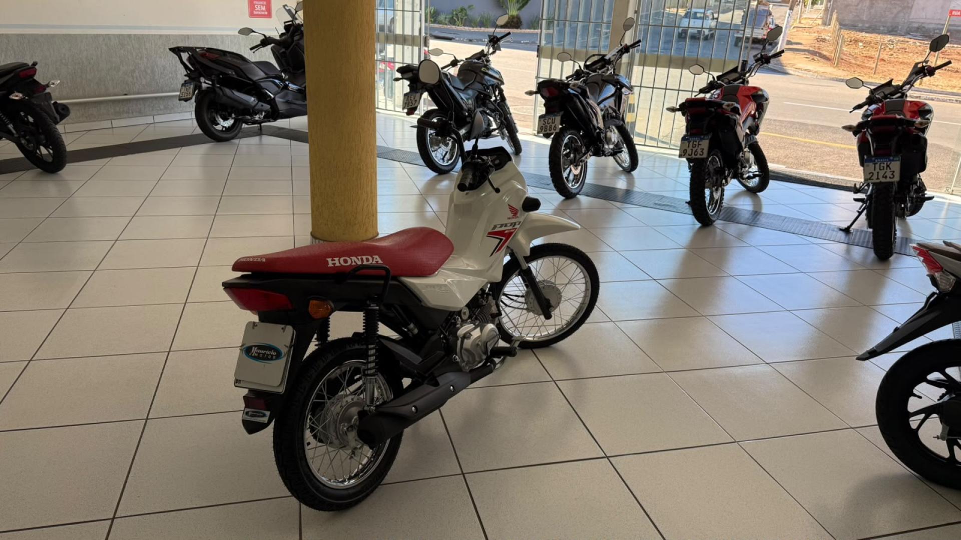 110i image 5
