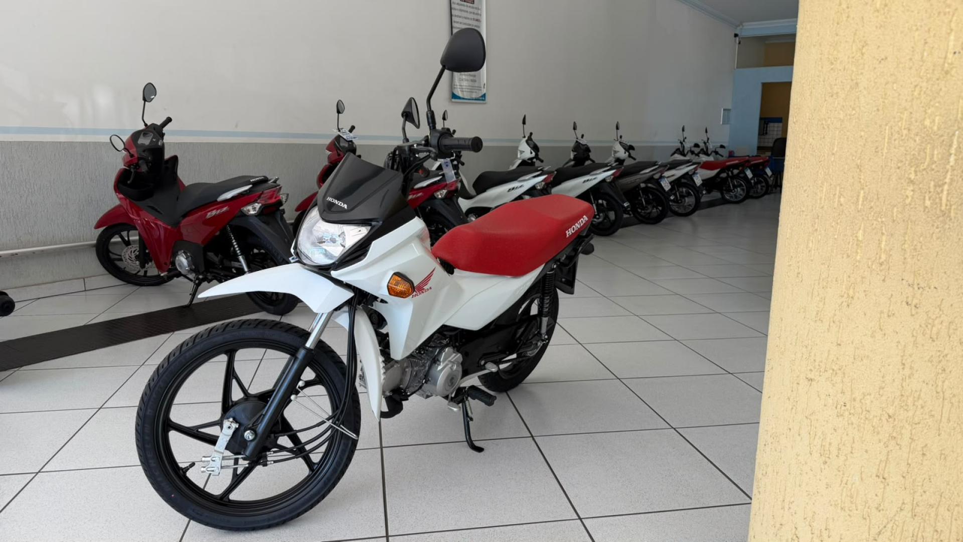 110i image 3