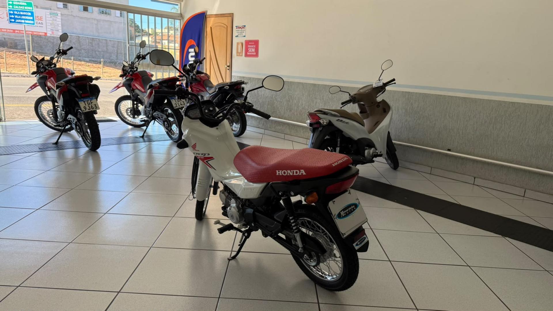 110i image 6