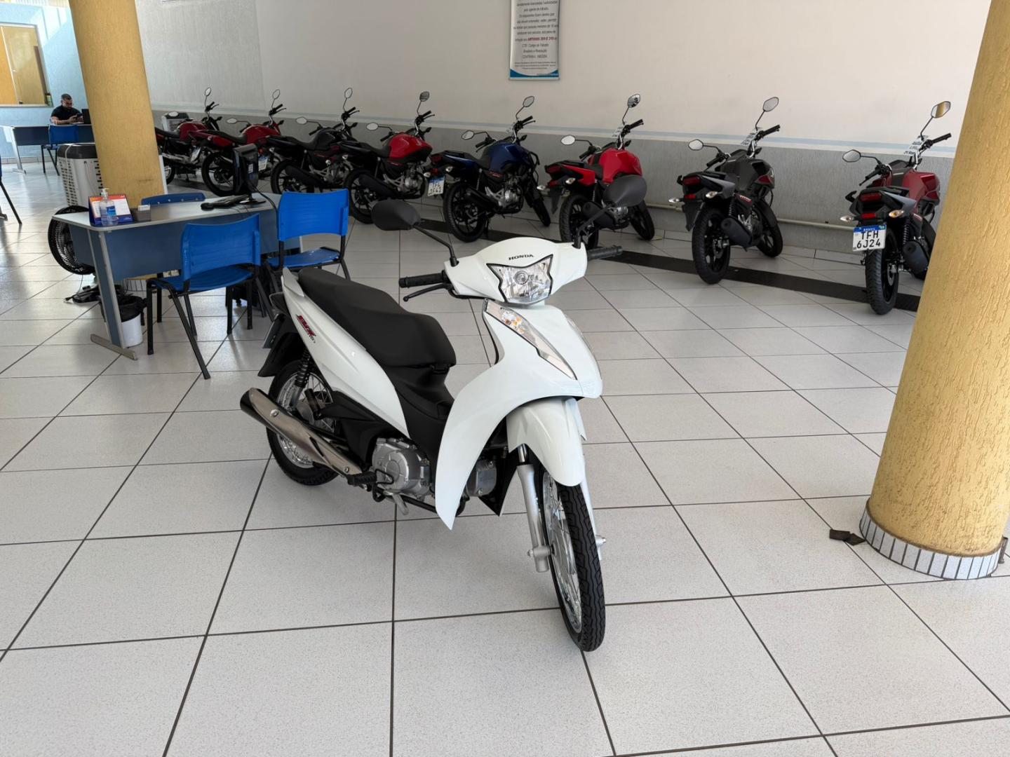 110i image 0