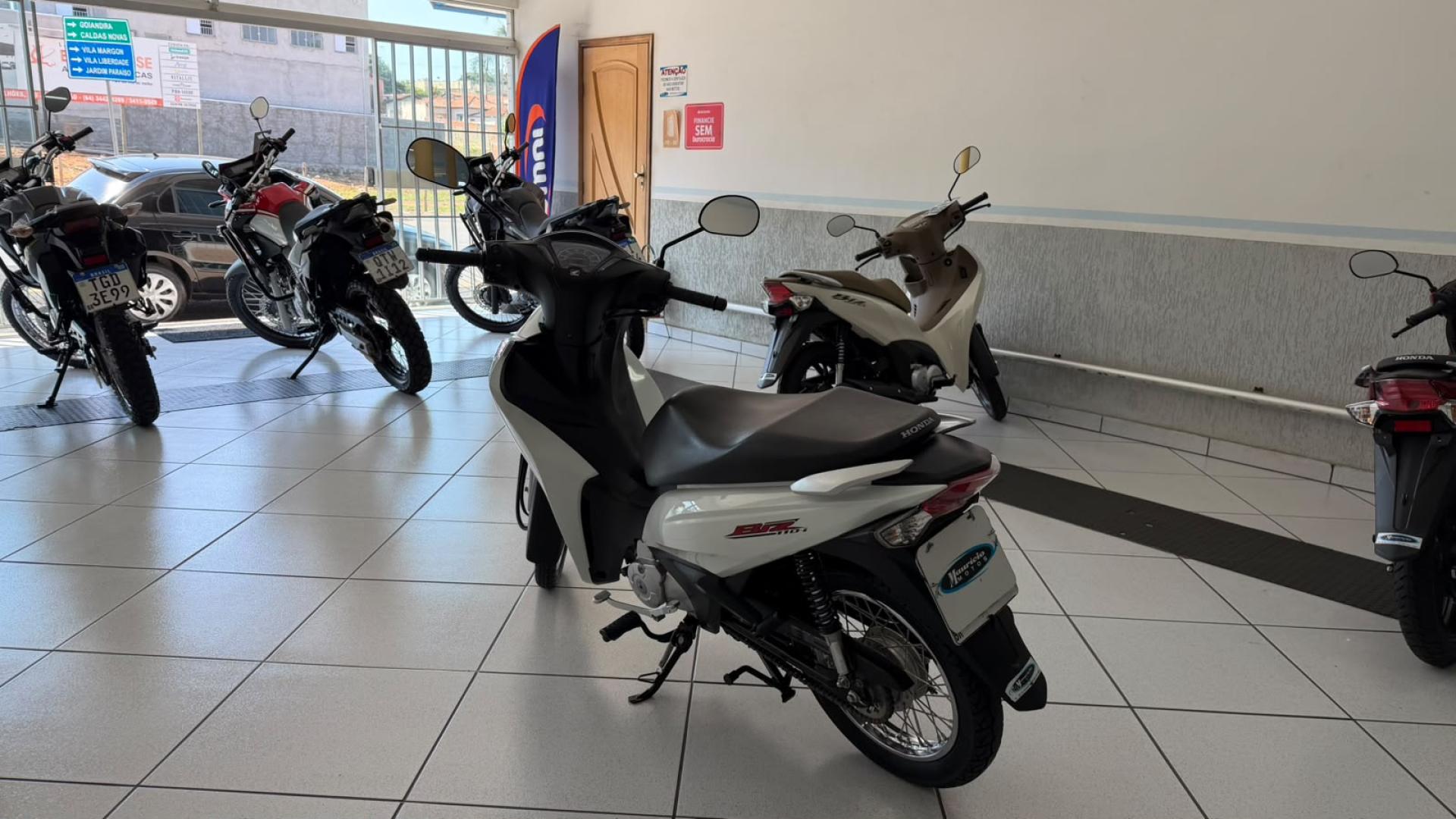 110i image 6